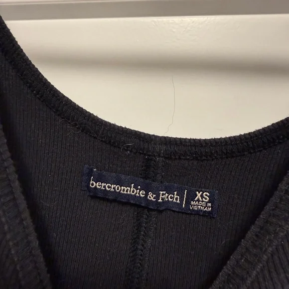 Black Ruched Tank Top - Picture 2 of 2